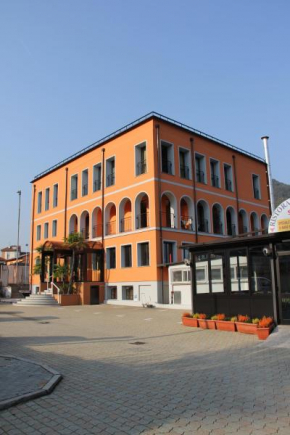 Гостиница hotel socrate  Лавена Понте Треза